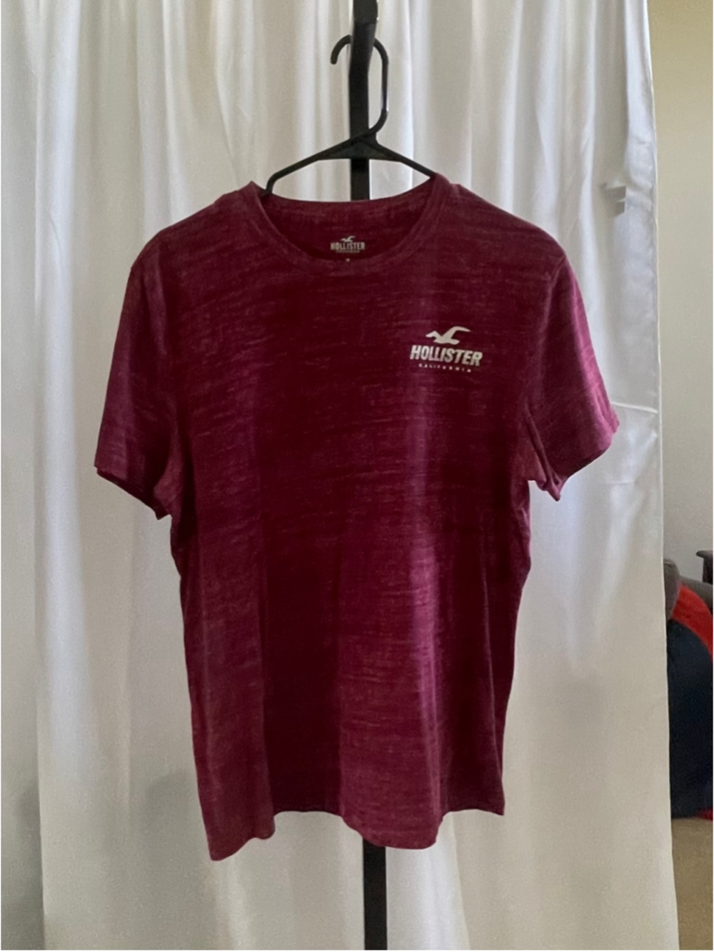 Men's Hollister Short Sleeve Graphic Tee Maroon Size M